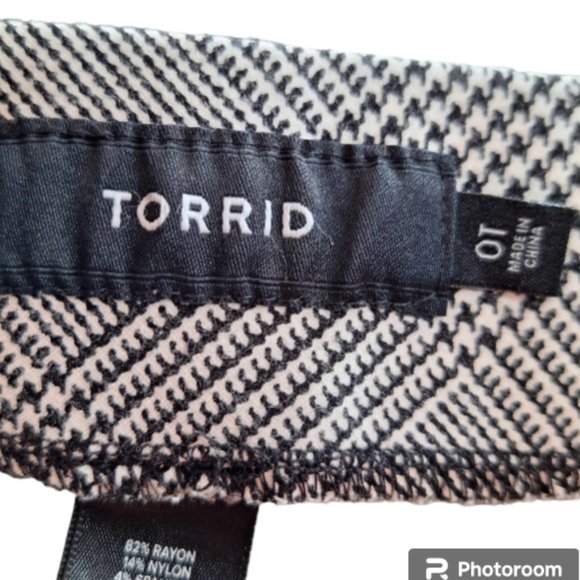 Torrid Houndstooth Mid-Rise Black and White Pants Size 10 - Picture 9 of 9